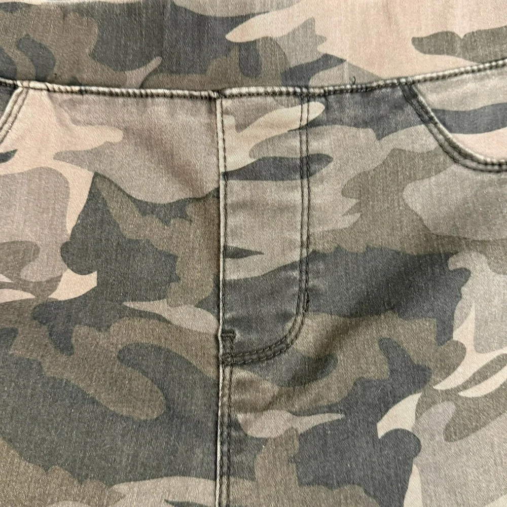 SOUNDSTYLE NY Women Camo Pull AnklePants Platinum Stretch Slimming Technology